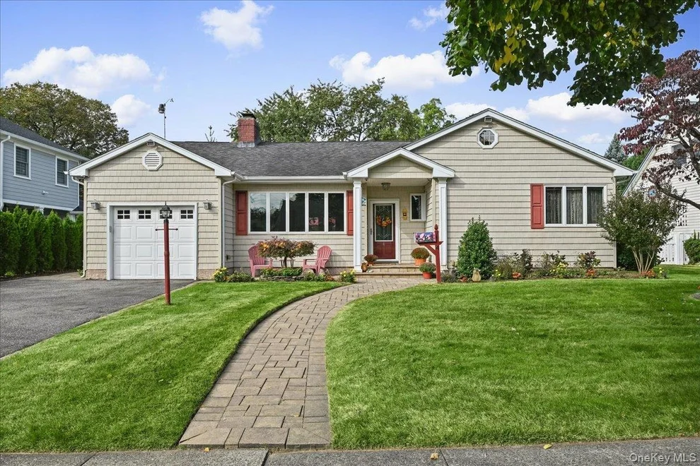 Unit for sale at 4 Lincoln Street, Hempstead, NY 11530