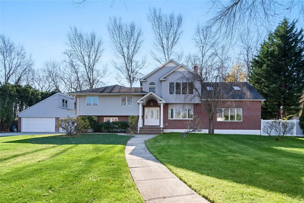 Unit for sale at 7 Julia Lane, Huntington, NY 11731