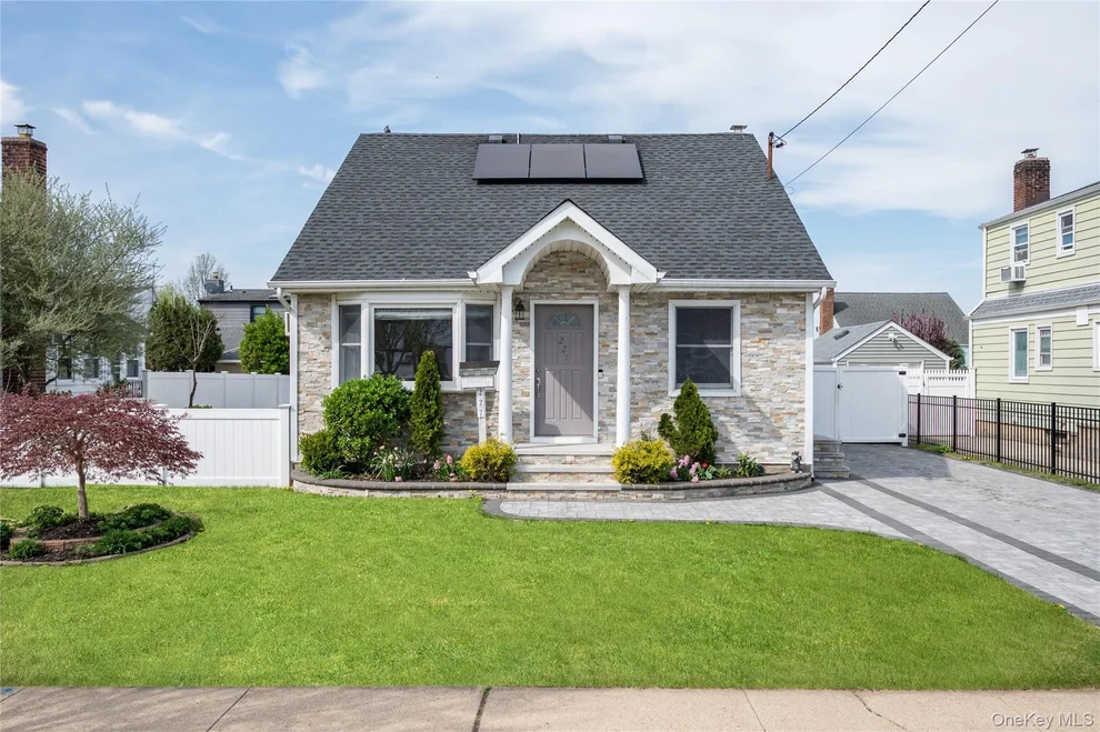 Unit for sale at 227 Columbus Parkway, North Hempstead, NY 11501