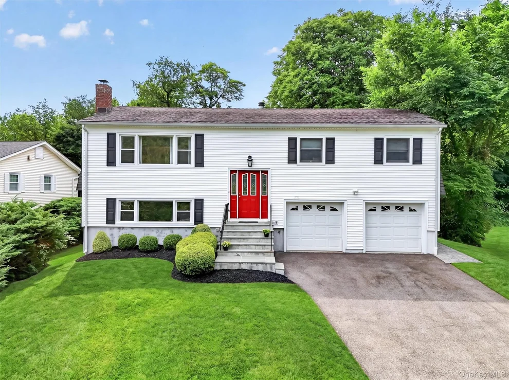 Unit for sale at 15 Round Tree Lane, Cortlandt, NY 10548