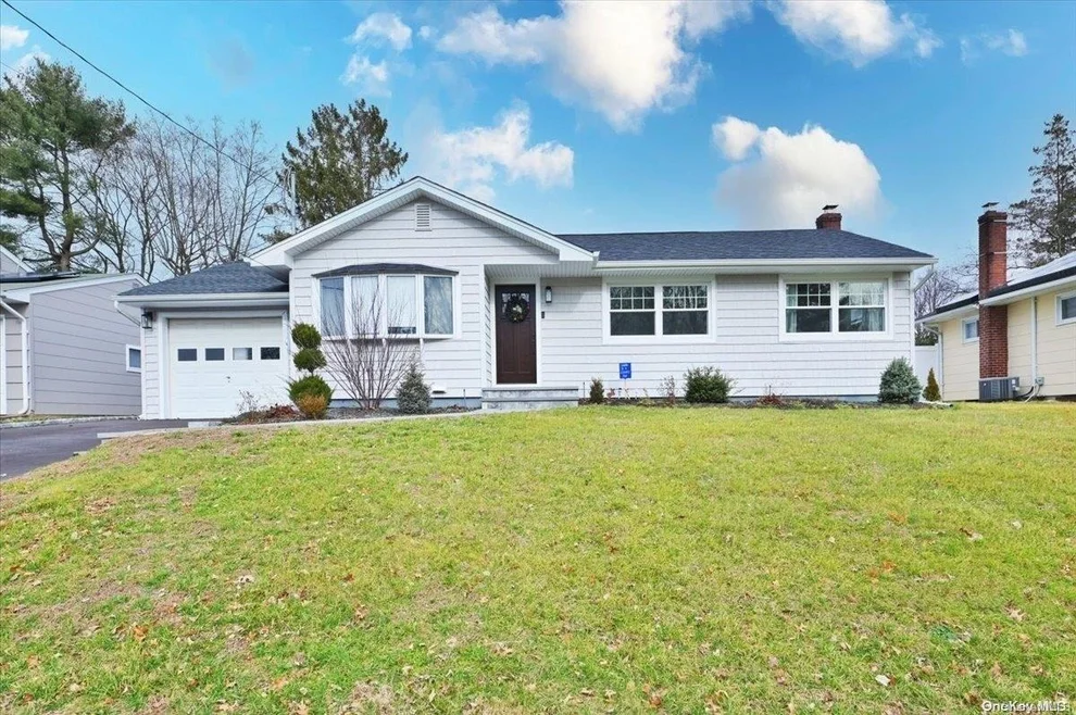 Unit for sale at 6 Cork Place, Huntington, NY 11743