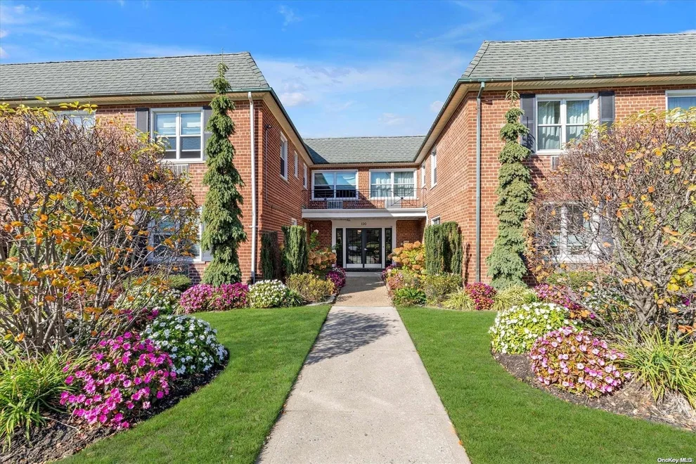 Unit for sale at 120 S Park Avenue, Hempstead, NY 11570