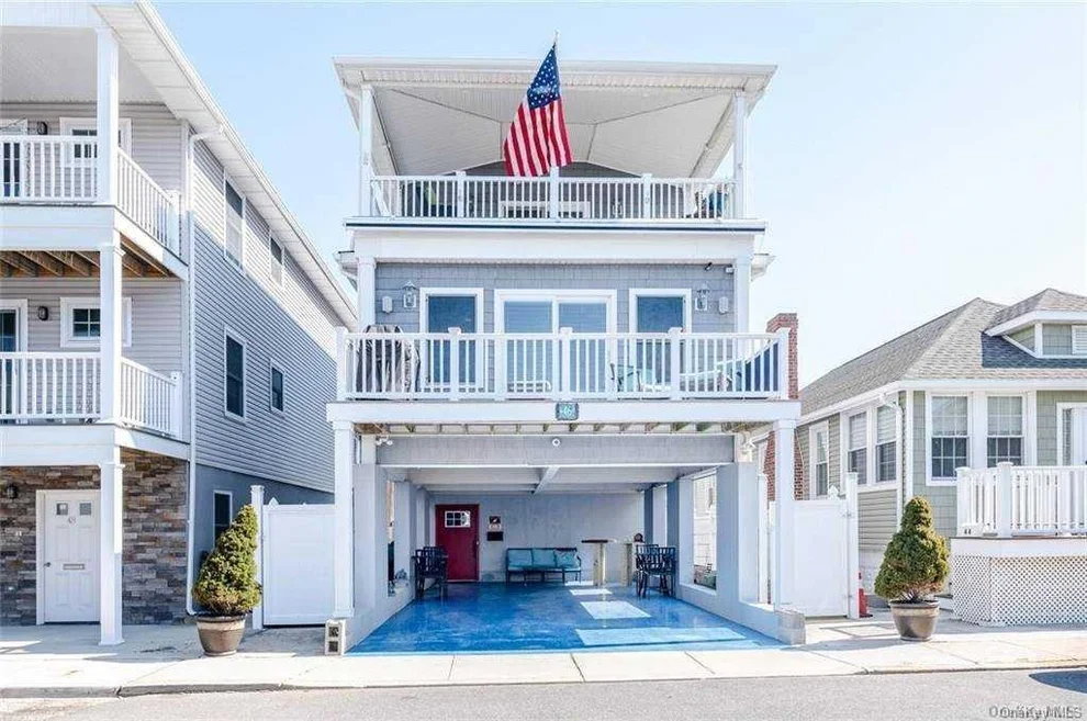 Unit for sale at 46 Wyoming Avenue, Hempstead, NY 11561