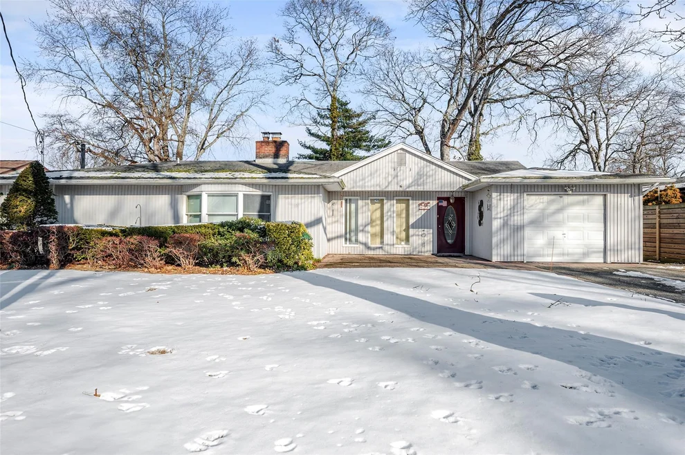 Unit for sale at 25 Linden Street, Oyster Bay, NY 11758