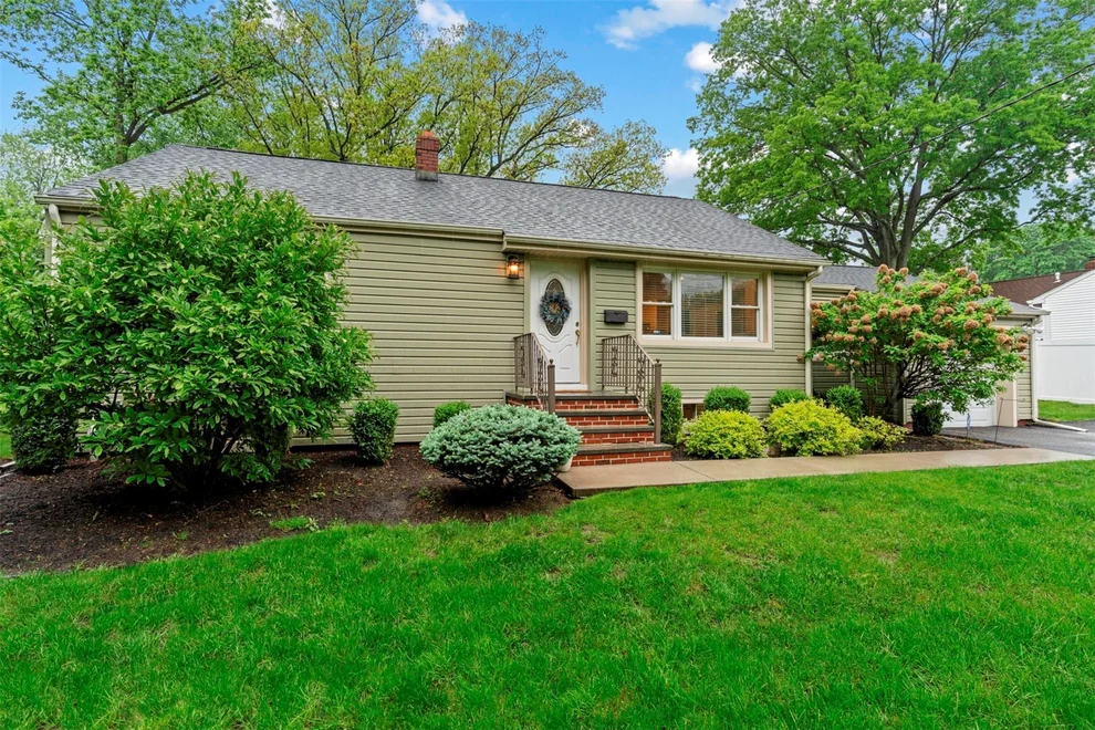 Unit for sale at 236 Western Highway, Orangetown, NY 10983