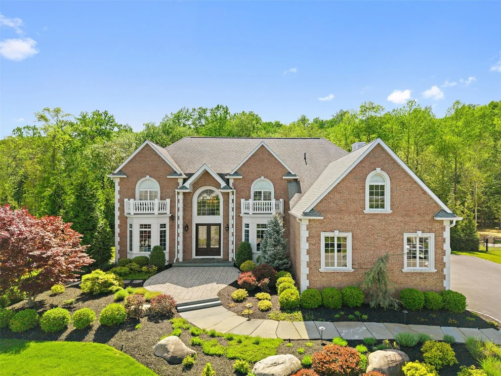 Unit for sale at 333 Pleasant Hill Drive, Clarkstown, NY 10956