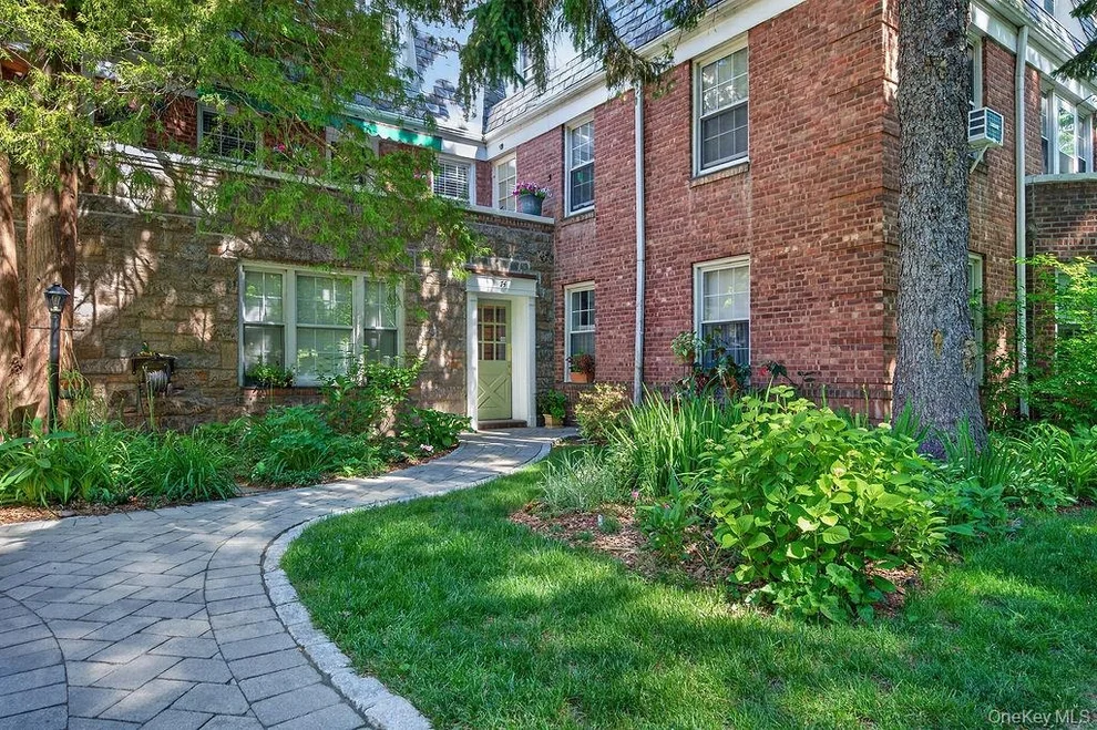Unit for sale at 74 Pinewood Road, Greenburgh, NY 10530