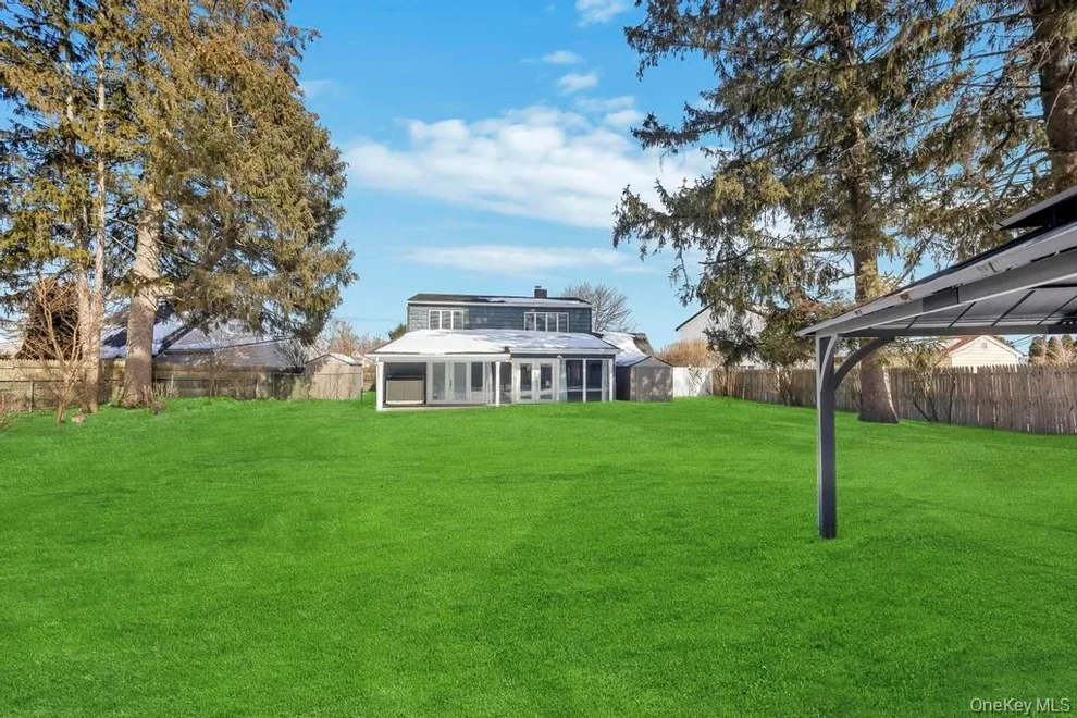 Unit for sale at 119 Scooter Lane, Oyster Bay, NY 11801