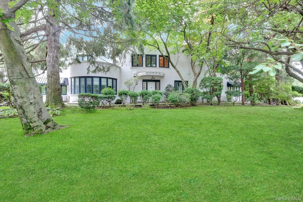 Unit for sale at 20050 Grand Central Parkway, New York, NY 11427