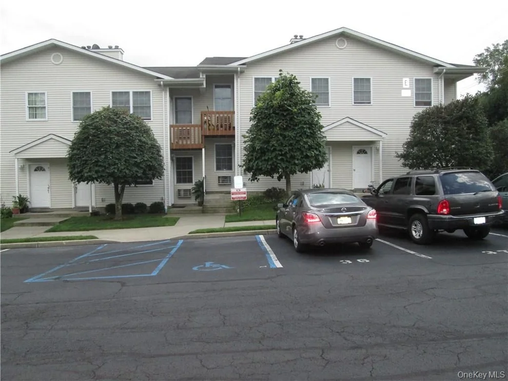 Unit for sale at 75 Pipetown Hill Road, Clarkstown, NY 10954