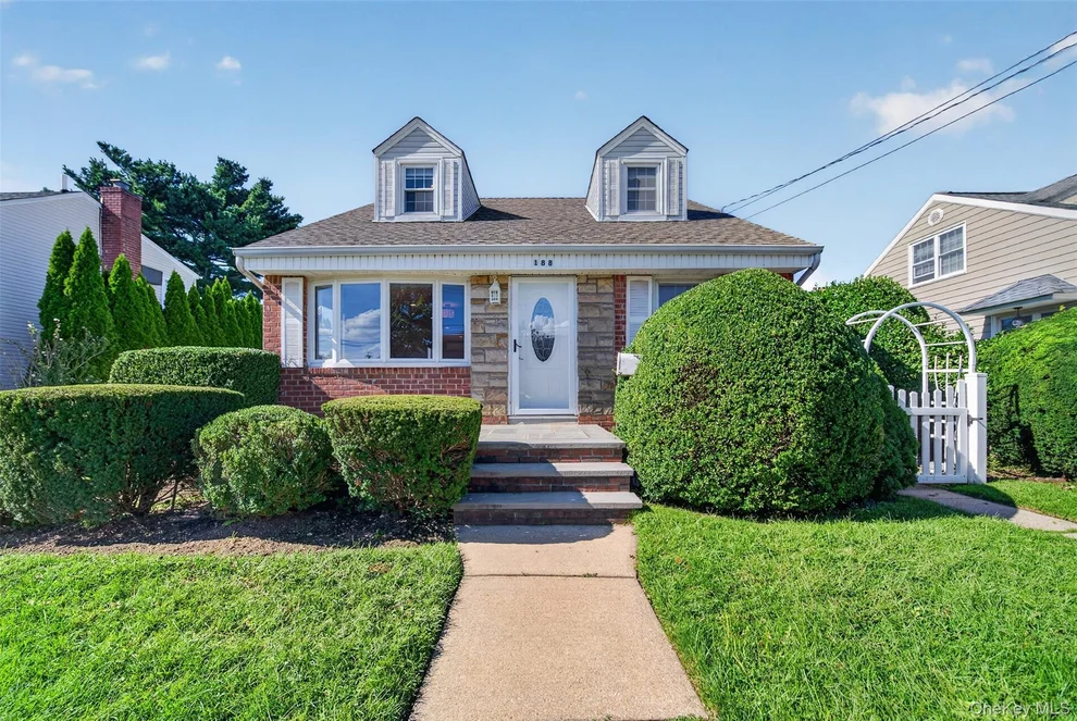Unit for sale at 188 Arlington Street, Hempstead, NY 11501