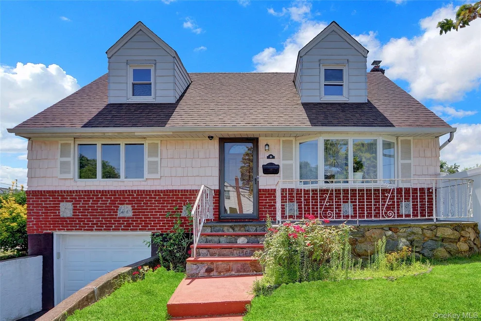 Unit for sale at 20 Mineola Avenue, Oyster Bay, NY 11801