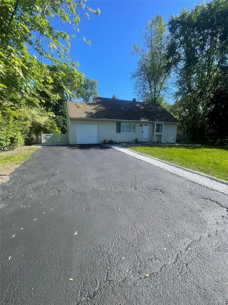 Unit for sale at 785 Locksley Road, Yorktown, NY 10598