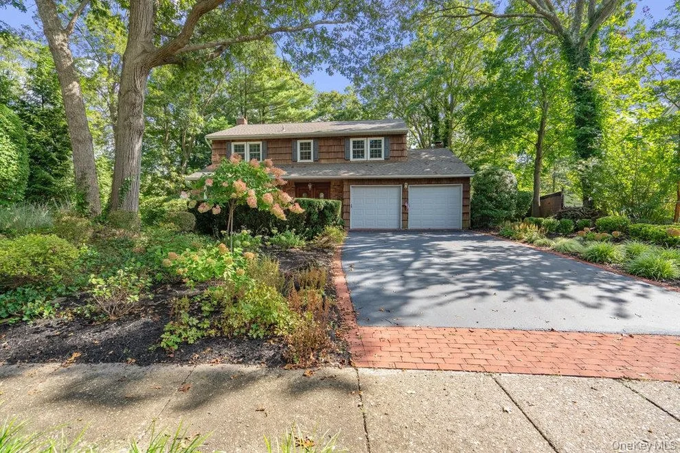 Unit for sale at 10 Quincy Lane, Smithtown, NY 11787