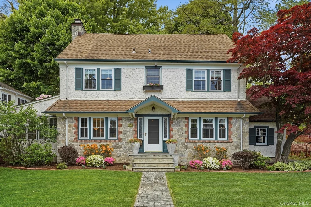 Unit for sale at 5 Allendale Drive, Rye City, NY 10580