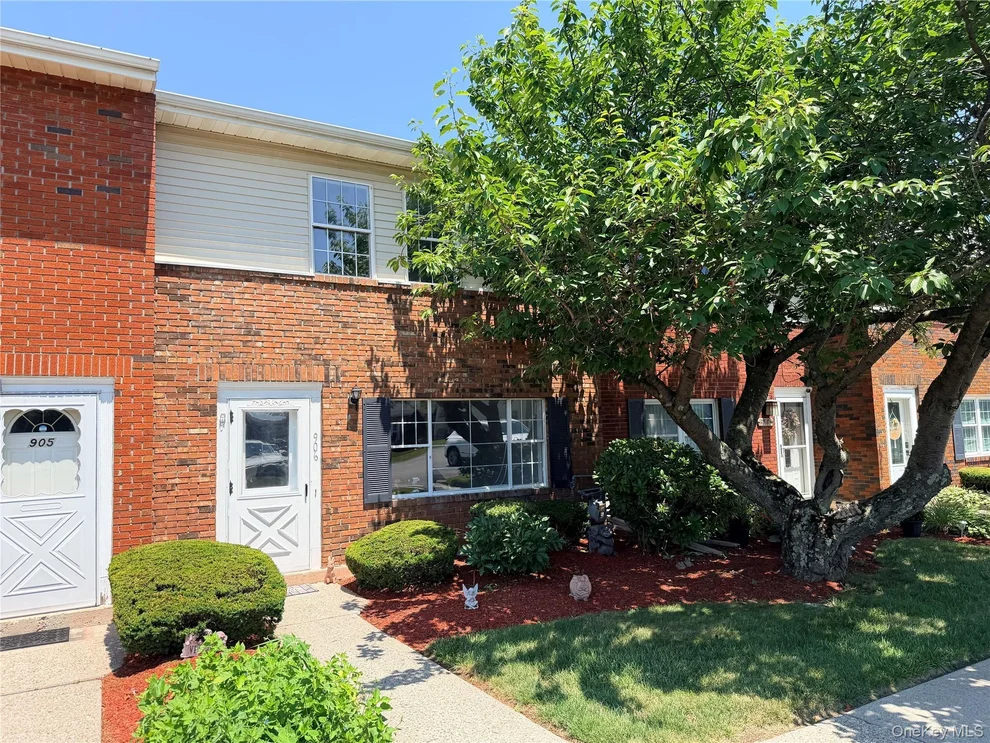 Unit for sale at 276 Temple Hill Road, New Windsor, NY 12553