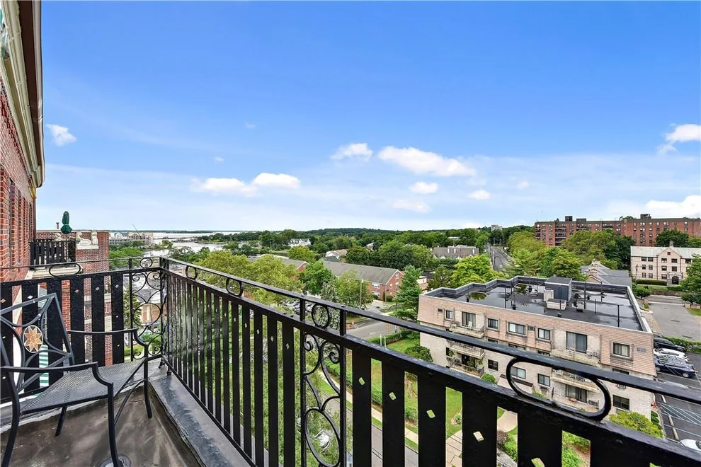Unit for sale at 5 Circuit Road, New Rochelle, NY 10805
