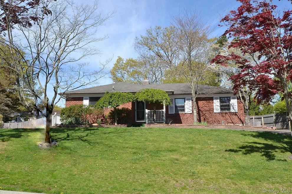 Unit for sale at 16 Hunter Place, Smithtown, NY 11787