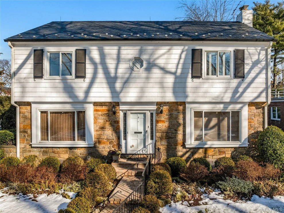 Unit for sale at 9 Chester Drive, North Hempstead, NY 11021
