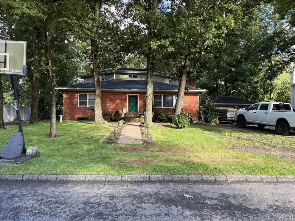 Unit for sale at 45 Summit Drive, Smithtown, NY 11787