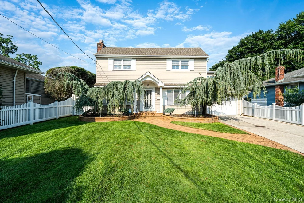 Unit for sale at 752 Oakfield Avenue, Hempstead, NY 11710