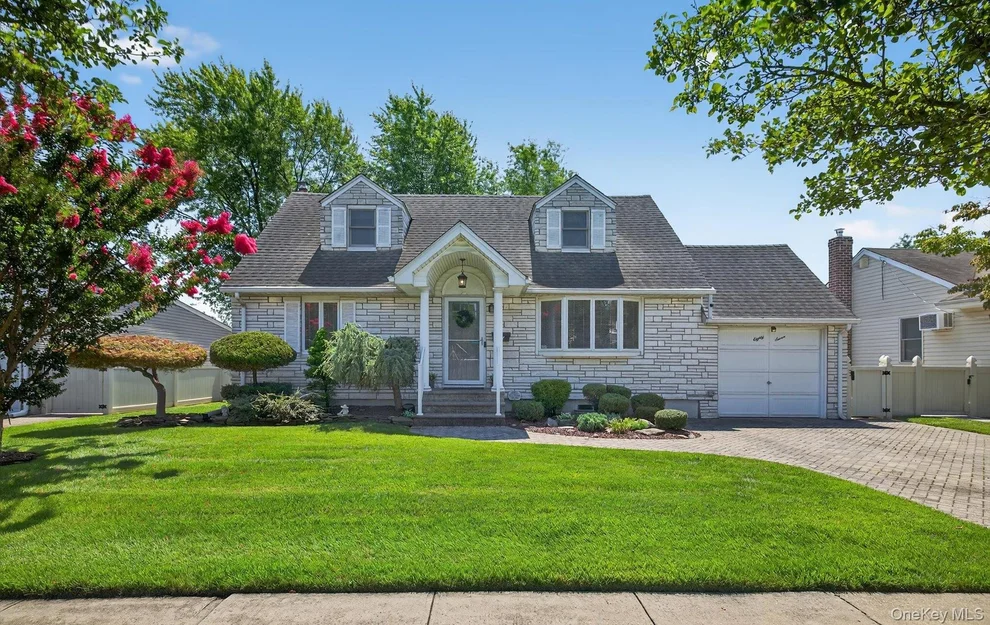 Unit for sale at 87 Brenner Avenue, Oyster Bay, NY 11714