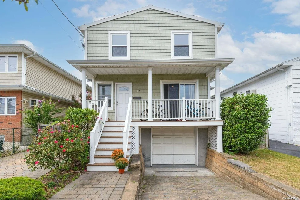 Unit for sale at 19 Graywood Road, North Hempstead, NY 11050