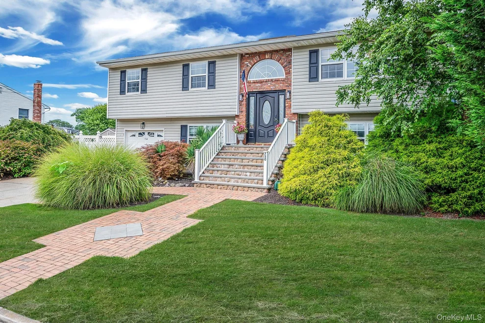 Unit for sale at 750 Hancock Place, Babylon, NY 11757