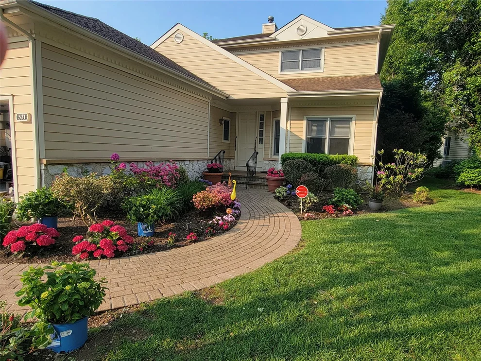Unit for sale at 531 Dorado Court, North Hempstead, NY 11576