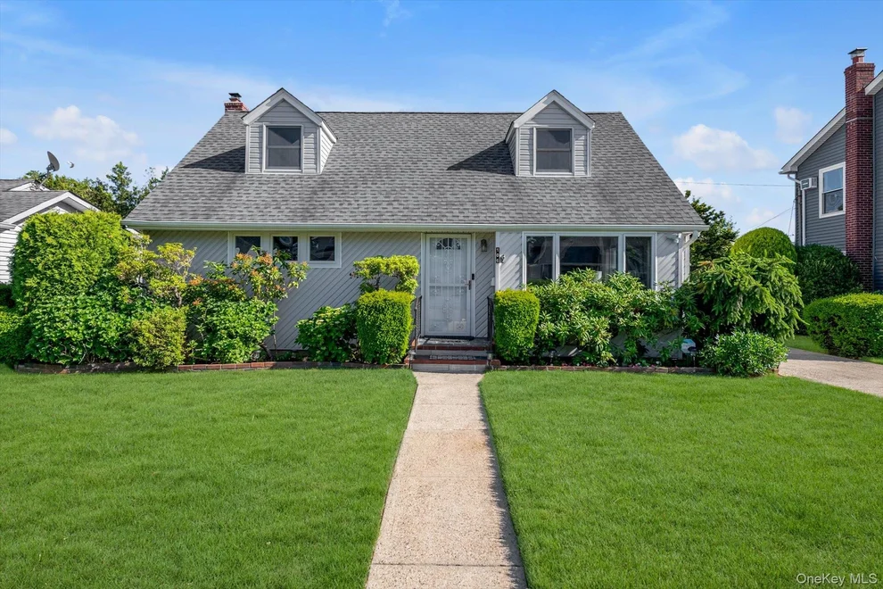 Unit for sale at 106 Campbell Street, North Hempstead, NY 11040