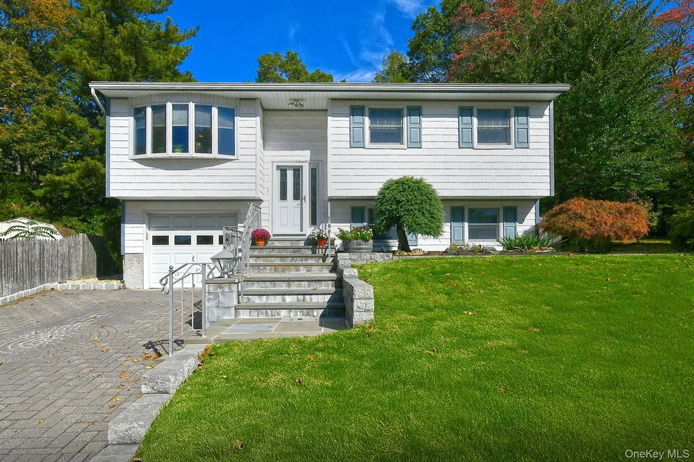 Unit for sale at 7 Cardiff Court, Huntington, NY 11746