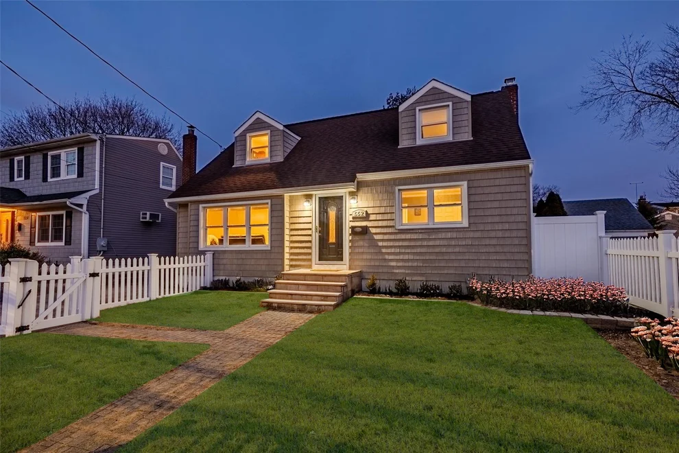 Unit for sale at 552 Meadowbrook Rd, Hempstead, NY 11566