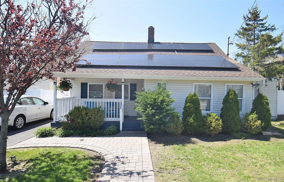 Unit for sale at 130 Winganhauppauge Road, Islip, NY 11751