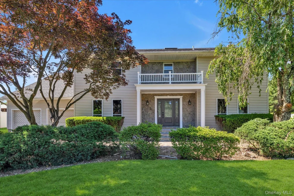 Unit for sale at 6 Victor Lane, Oyster Bay, NY 11797