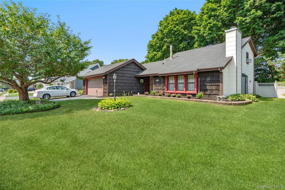 Unit for sale at 820 Greenbelt Parkway W, Islip, NY 11741