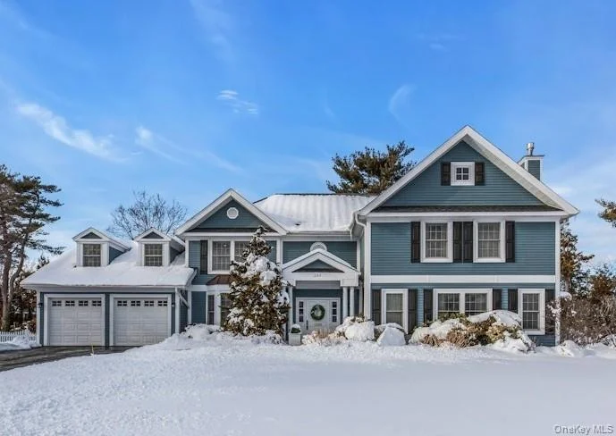 Unit for sale at 265 Northwoods Road, North Hempstead, NY 11030
