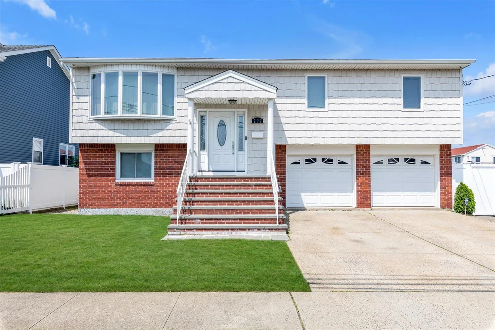 Unit for sale at 292 Arthur Street, Hempstead, NY 11520