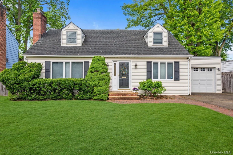 Unit for sale at 15 Purdue Road, Glen Cove, NY 11542