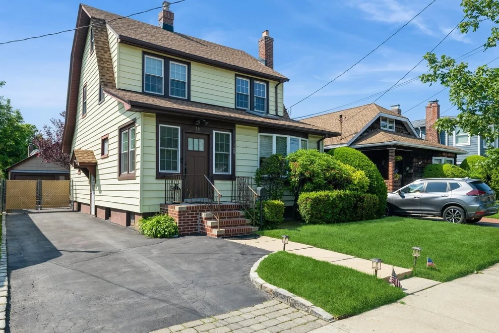 Unit for sale at 29 West Avenue, Hempstead, NY 11565