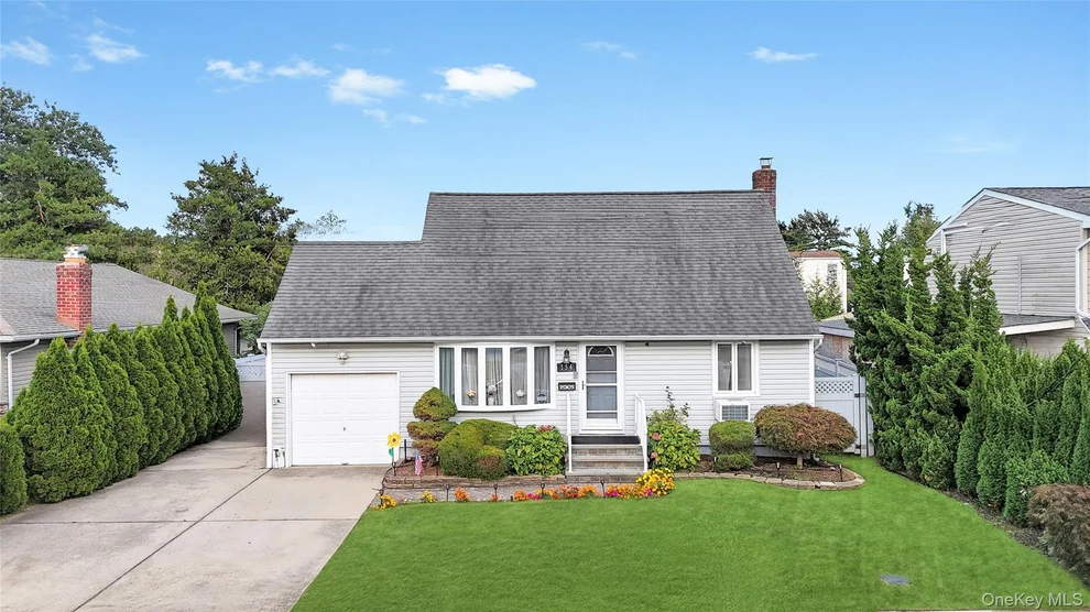Unit for sale at 154 8th Street, Oyster Bay, NY 11714