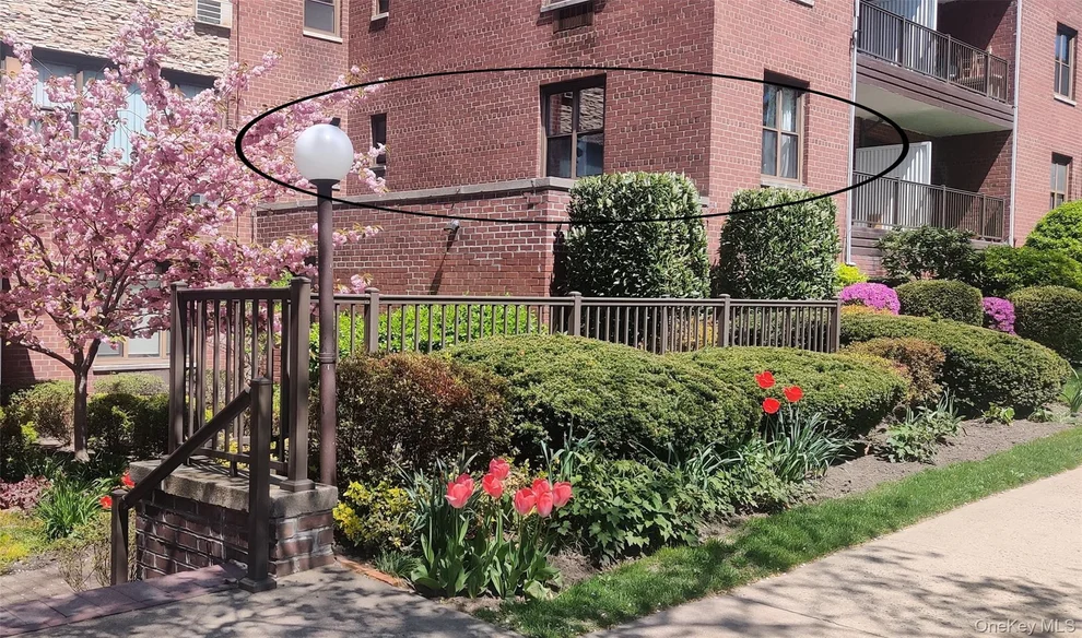 Unit for sale at 15 HILL PARK Avenue, North Hempstead, NY 11021