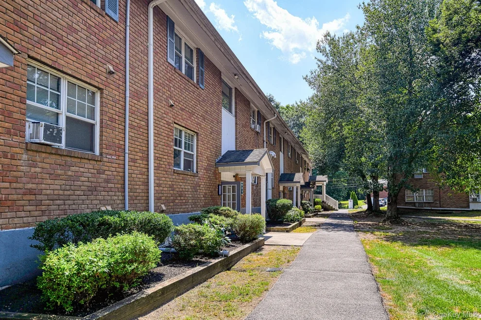 Unit for sale at 1403 Barclay Manor, Newburgh (Town), NY 12550