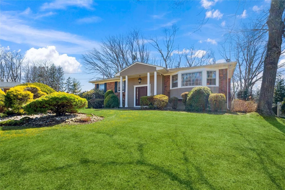 Unit for sale at 10 Colgate Drive, Oyster Bay, NY 11803