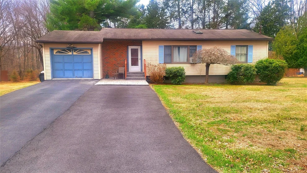 Unit for sale at 9 Louise Drive, New Windsor, NY 12553