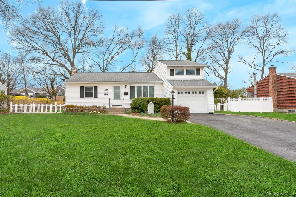 Unit for sale at 41 Peachtree Lane, Huntington, NY 11746