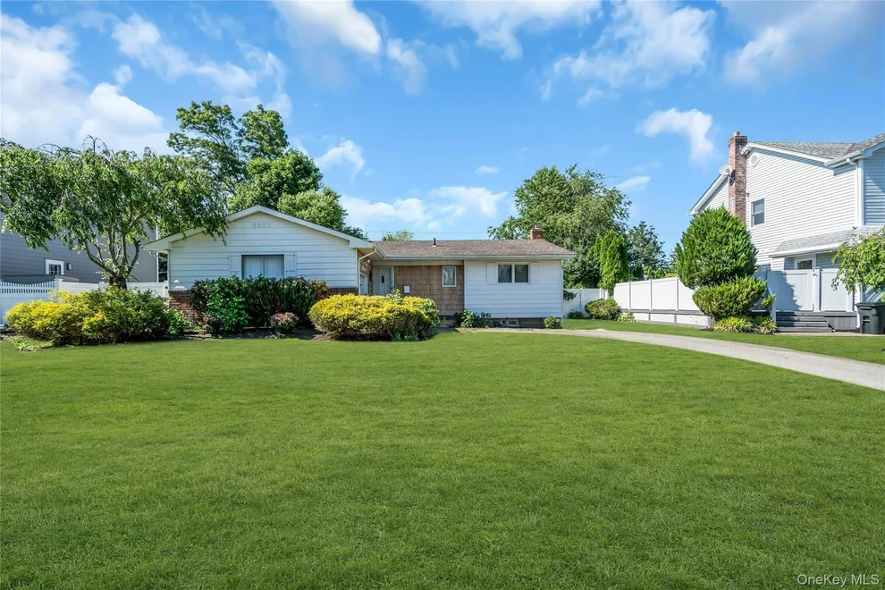 Unit for sale at 33 Cameo Road, Smithtown, NY 11725