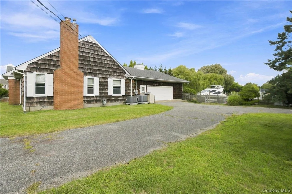 Unit for sale at 3 The Moor, Islip, NY 11730