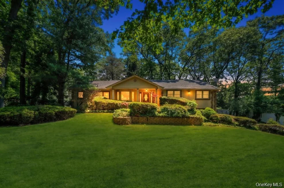 Unit for sale at 28 Penn Drive, Huntington, NY 11746