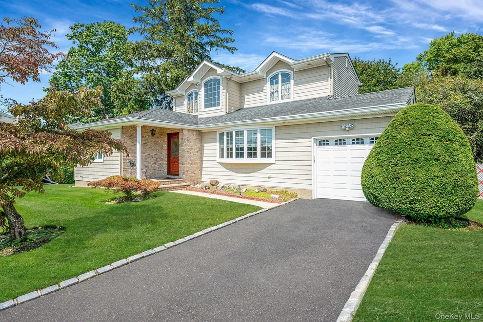 Unit for sale at 122 Southern Parkway, Oyster Bay, NY 11803