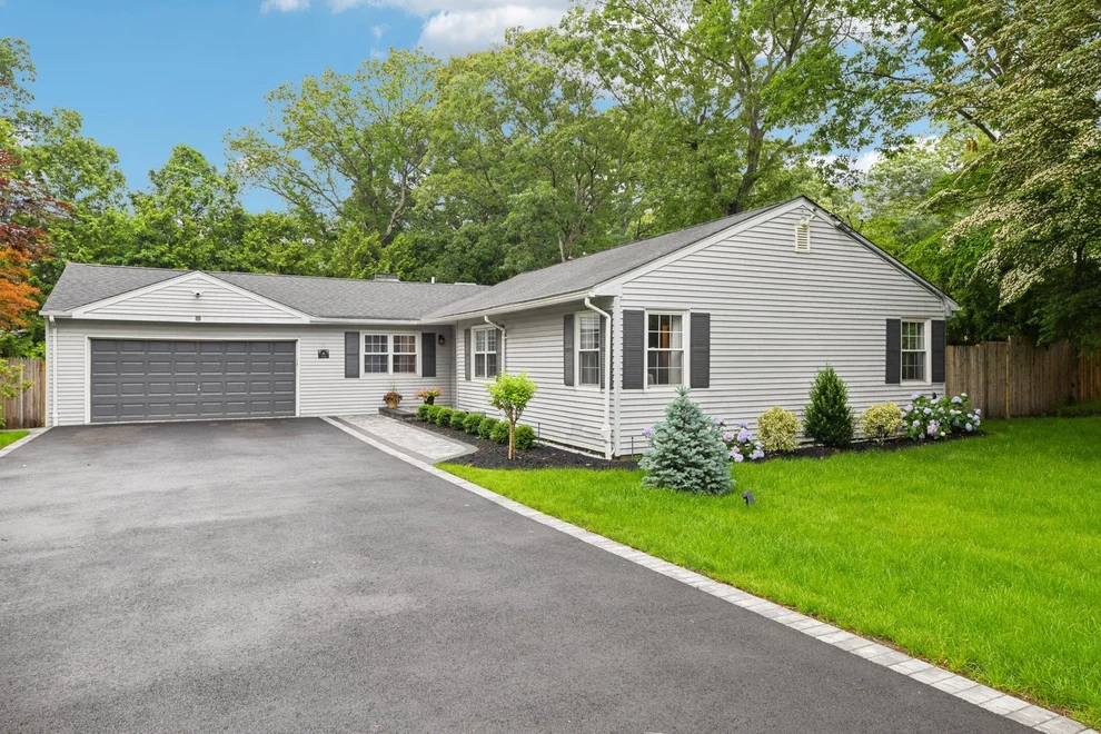Unit for sale at 3 Ivy Hill Drive, Smithtown, NY 11787